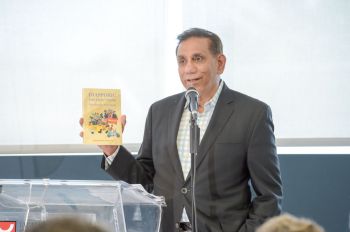 Iqbal Dewji of Khojawiki explaining the vision of the organization in capturing the oral history of the Khojas