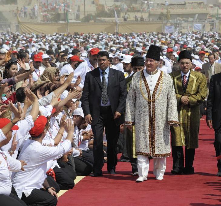 His Highness the Aga Khan meets with members of the Ismaili community in Salamieh, Syria during his Golden Jubilee visit in 2008.