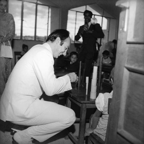 His Highness the Aga Khan plays with the children at the Diamond Jubilee High School during a visit to Mumbai, India. The first Aga Khan School was founded in Mundra (Gujarat) in 1905. Since then, the number of schools and other education institutions run by AKDN agencies has risen to over 200. Photo : 1973. - Photo credit: AKDN / Cumber Studios