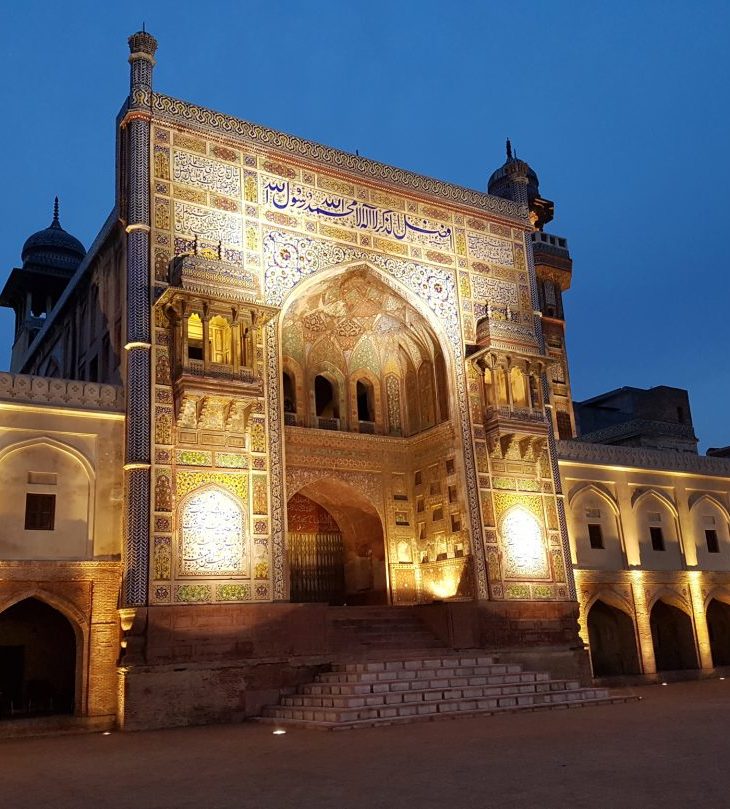 An iconic Pakistani mosque’s plaza is public once more