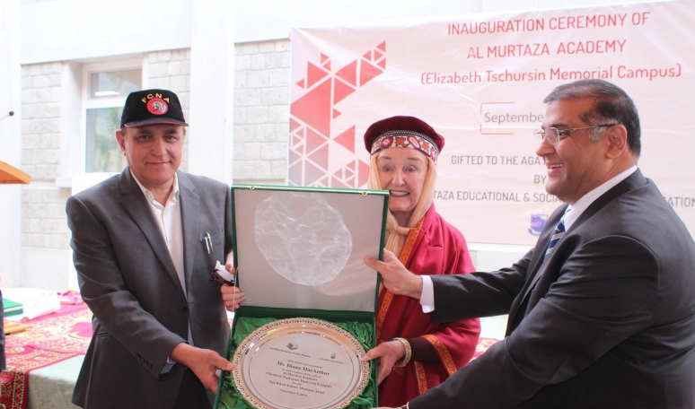 Mrs. MacArthur being presented by a token of appreciation by President of the Ismaili Council for Pakistan Hafiz Sherali. AKDN