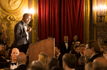 New York, USA. May 2017: Francis Kéré delivers a heartfelt tribute to His Highness Prince Karim Aga Khan IV during the Architectural League New York event honouring His Highness with its Gold Medal. Image credit: Leandro Viana / Architectural League New York